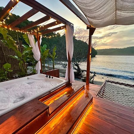 Beachfront Luxury Dome Villas - Gamat Bay Resort Nusa Penida Esterno foto