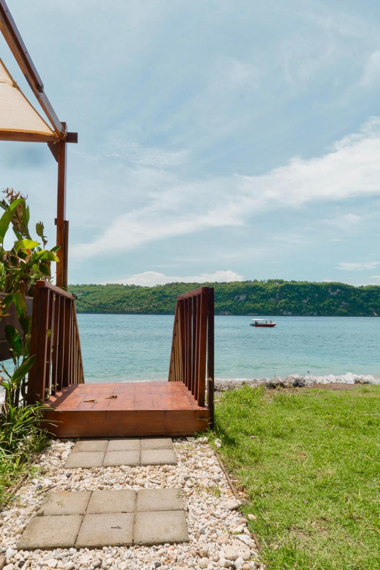 Beachfront Luxury Dome Villas - Gamat Bay Resort Nusa Penida Esterno foto