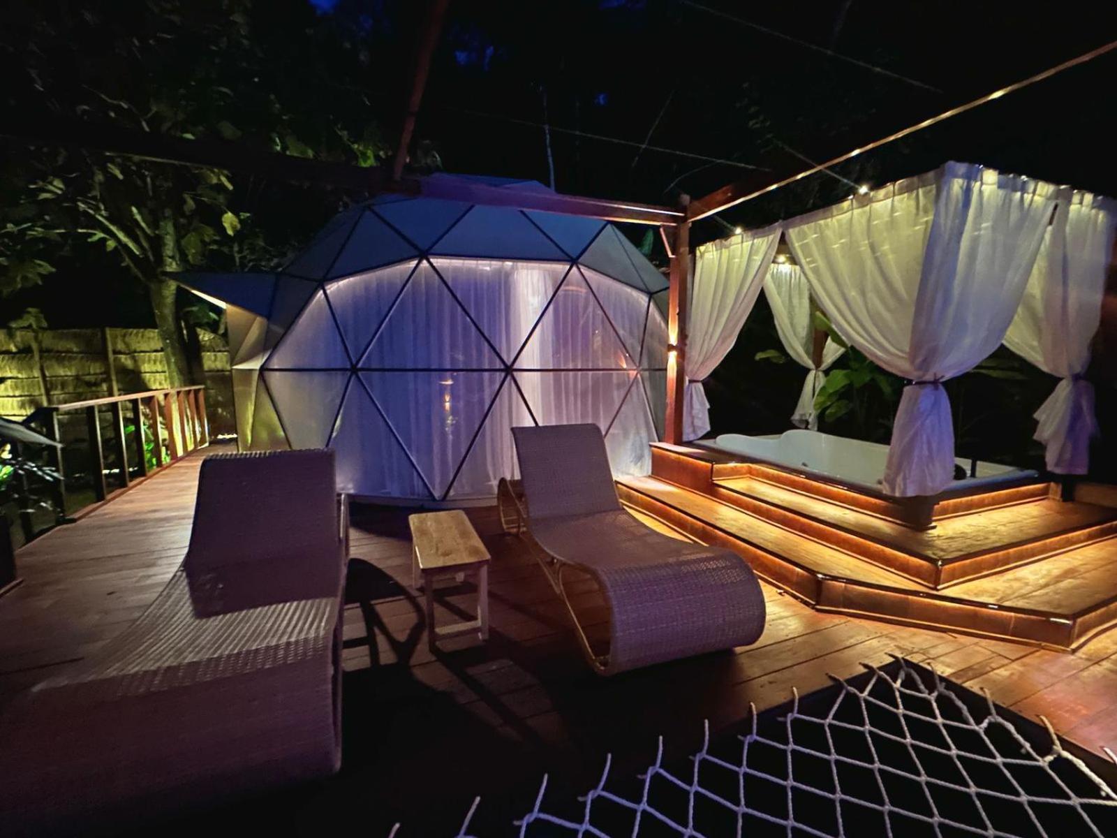 Beachfront Luxury Dome Villas - Gamat Bay Resort Nusa Penida Esterno foto